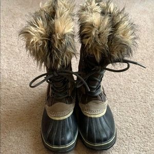 Sorel Joan of Arctic grey boots